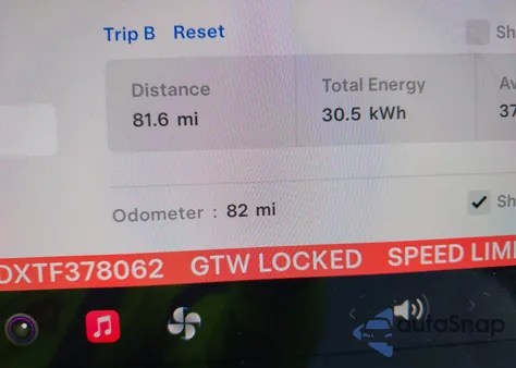 2026 Tesla Model Y Long Range Dual Motor All-Wheel Drive z USA, uszkodzony, nr VIN 7SAYGDEDXTF378062